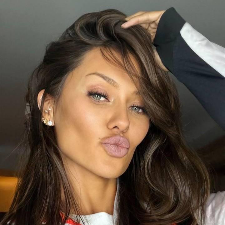 Боня ответила Собчак, которая назвала ее «профессионалкой секса» и решила свести с известным бизнесменом