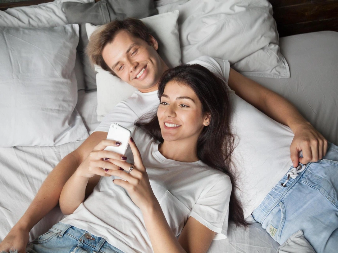 Играет в любовь: 4 тревожных признака, что мужчина не воспринимает вас всерьез | marieclaire.ru