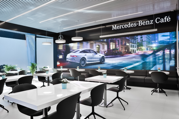 Открытие Mercedes-Benz Café