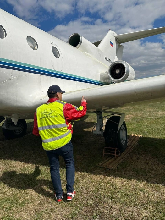 Сейчас первый Як-40 Алафинова на заслуженном отдыхе. Самолет стоит на аэродроме в музее в подмосковных Новинках | Источник: архив героя публикации