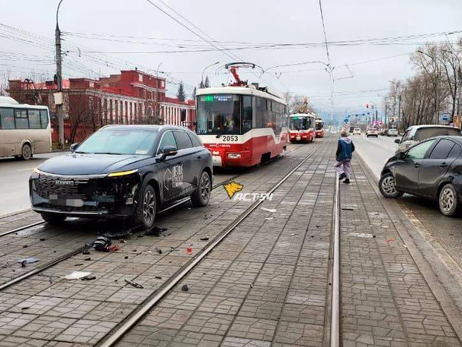 Трамвайное движение возобновилось приблизительно в 19:00. | Источник: «ACT-54 Black» / Telegram