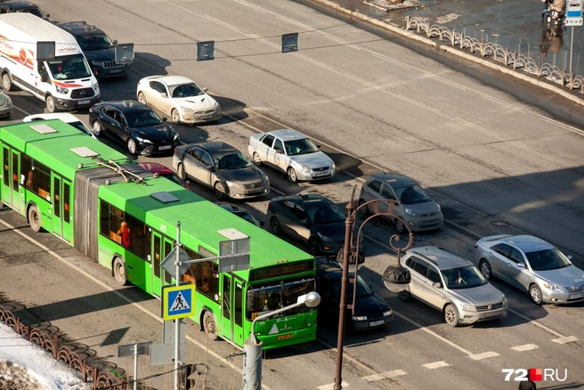 Самое свежее повышение стоимости проезда в городских автобусах произошло в первый день 2026 года | Источник: Ирина Шарова / 72.RU