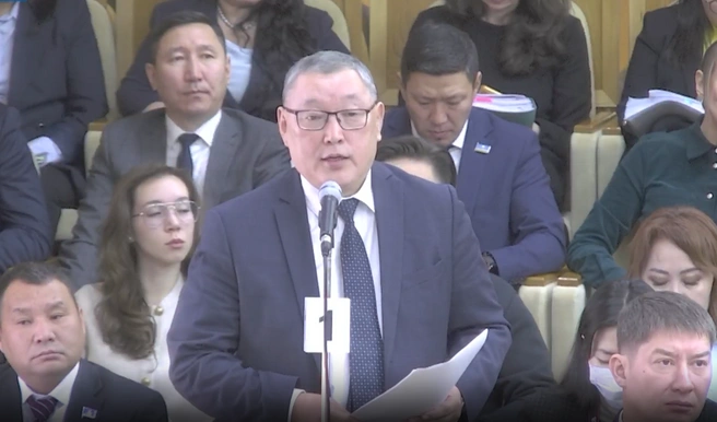 Николай Дегтярев уверен, что ситуацию с нехваткой денег в бюджете создают искусственно  | Источник: Государственное Собрание (Ил Тумэн) Республики Саха (Якутия) / Платформа