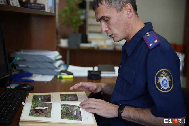 В 90-е годы появилась возможность печатать цветные снимки, этим незамедлительно воспользовались криминалисты | Источник: Елена Елизарова / E1.RU