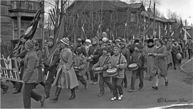 1 мая старые фото. Празднование первого мая Петрозаводск 1981. Курск празднование 1 мая при СССР. Иваново эстафета 1 мая ретро. Первые празднования 1 мая старые фото.