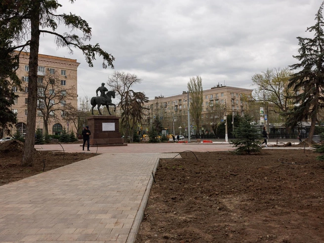 Уже сейчас можно представить будущий облик сквера. | Источник: Алексей Волхонский / V1.RU