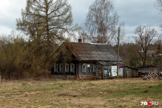 В этом доме находится отделение «Почты России» | Источник: Александр Куренной / 76.RU