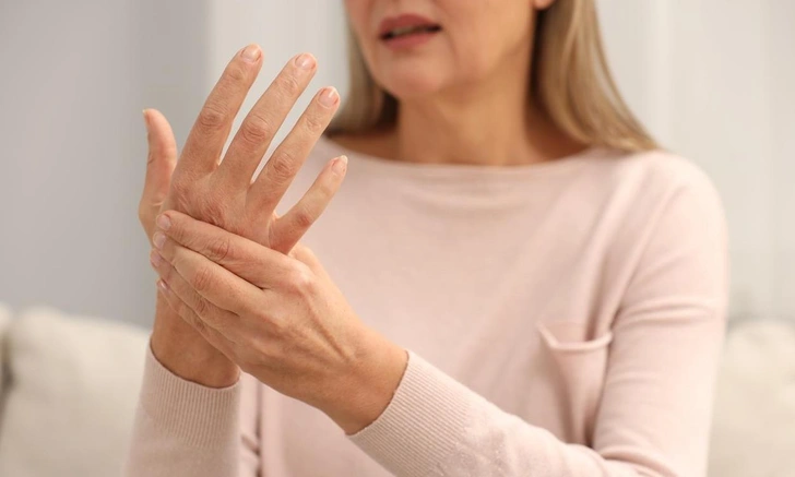 Гимнастика, пальцы | Источник: iStockphoto/Liudmila Chernetska