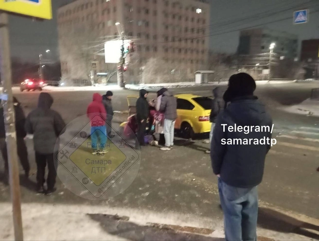 «Двенашка» очень приметного яркого цвета | Источник: Самара ДТП / T.me