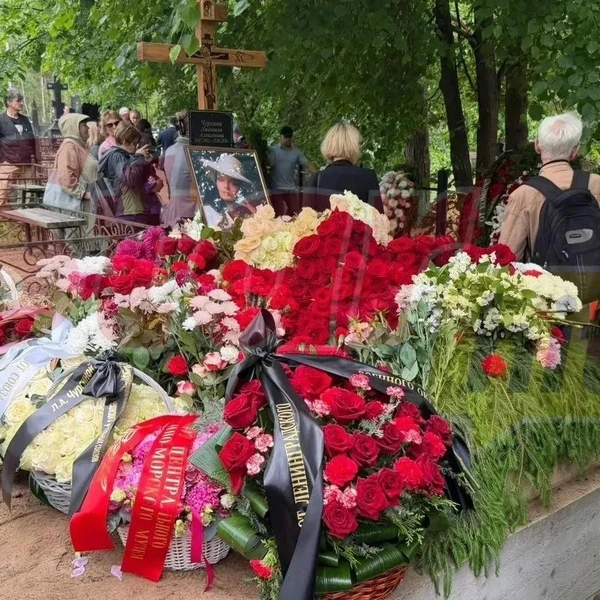 При жизни Чурсина приезжала на Сестрорецкое кладбище, чтобы навестить сестру и друзей | Источник: StarHit.ru