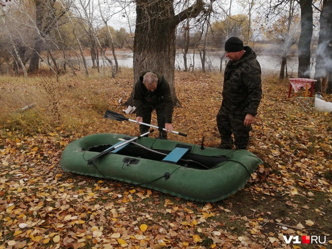 Чтобы найти зверька, учеными нужно переплыть озеро и изучить все прибрежные зоны | Источник: Ирина Яковлева