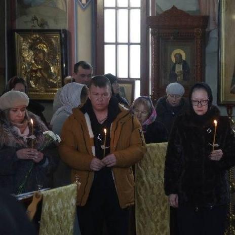 В Дивеево отпевают 5-летнего мальчика, которого задушила и утопила мать: душераздирающие кадры из храма