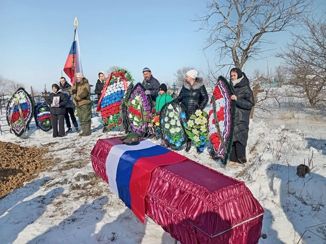 Похороны погибшего в СВО жителя Лысогорского района Михаила Дружина | Источник: «Сергей Фартуков» / Telegram