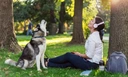 «Спасибо, но нет»: гладить по голове и еще 9 наших привычек, из-за которых собака страдает