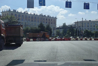 Перекресток у метро в Екатеринбурге перекрыли до 17 июня