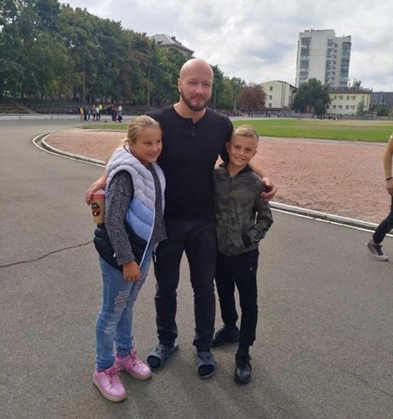 Никита Панфилов с сыном Добрыней (справа)