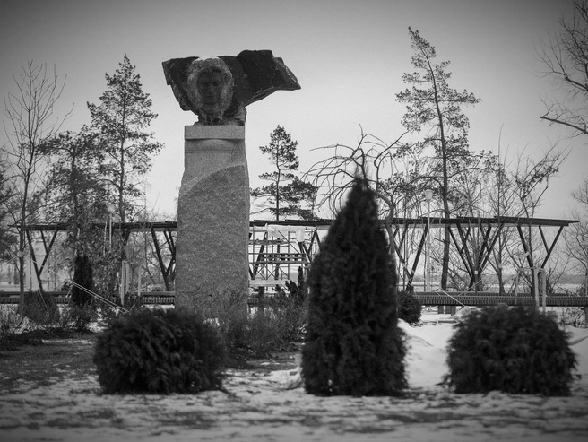 В Пушкинском сквере якобы существует вход в прошлое | Источник: Алексей Волхонский / V1.RU