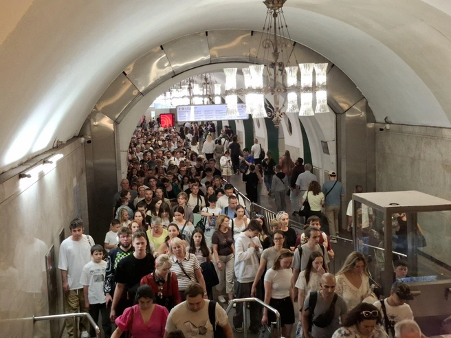 В метро просят занимать обе стороны эскалатора | Источник: Татьяна Спиридонова / MSK1.RU