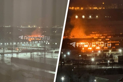 Пожар на складе в Дзержинском районе Перми длится два часа
