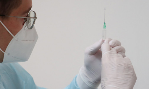 Вакцина от компании AstraZeneca может провоцировать тромбоз, подтвердил европейский регулятор