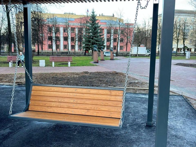 Скамейки-качели для отдыхающих | Источник: читатель 76.RU