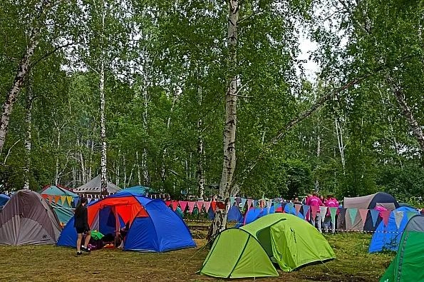 Стоянка участников слета | Источник: Управление информационной политики администрации Омского муниципального района Омской области