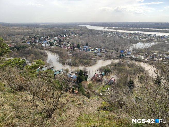 Вода пришла быстро, участки затопило на сутки | Источник: Александр Левчук / NGS42.RU
