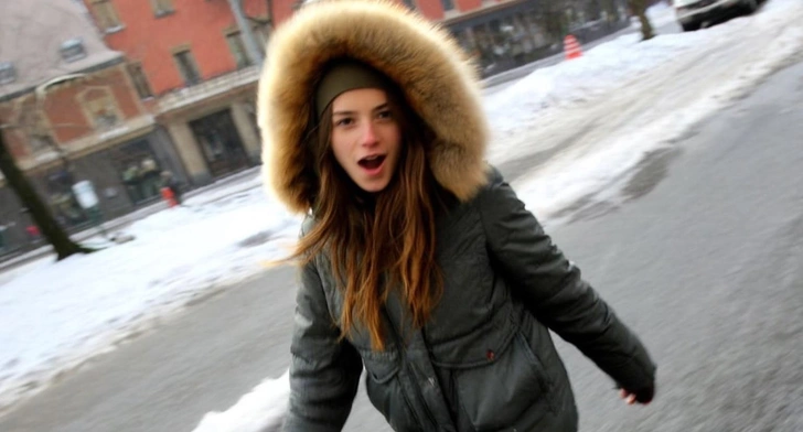 немодные пуховики, пуховик на зиму, пуховик зима 2026, пуховик женский зима, лучшие пуховики на зиму, тренд пуховиков зима, пуховик зима 2026 мода, пуховик куртка зима | Источник: theDay/higgsfield