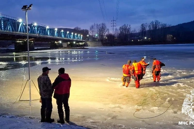 Поиски школьницы подо льдом в Междуреченске