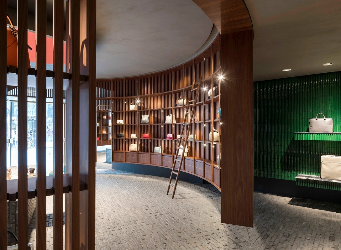 Новый бутик Valextra в Китае (фото 0) | Источник: Pedro Pegenaute