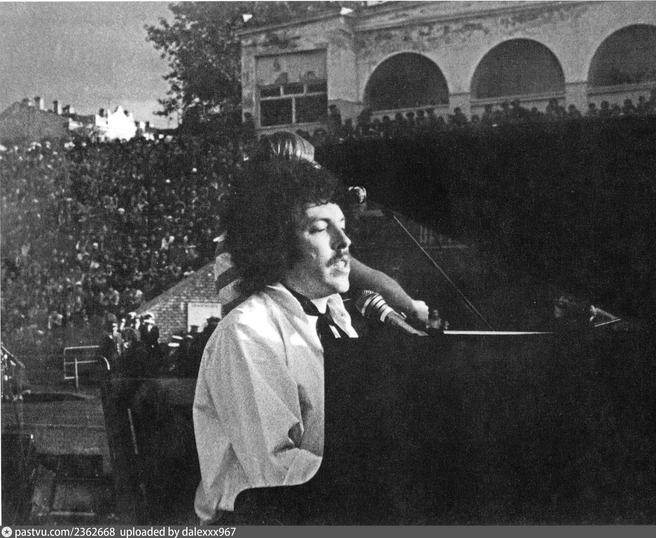 Во время выступления группы «Машина Времени» на стадионе «Динамо», 1983 год | Источник: pastvu.com