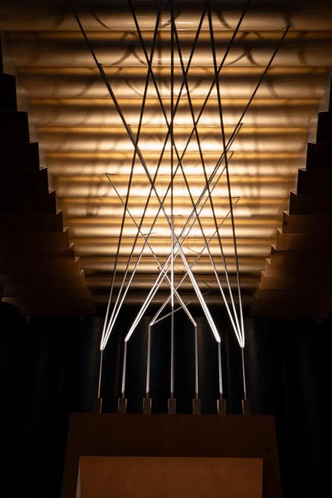 Миланская неделя дизайна 2024: иммерсивная инсталляция Дэвида Линча