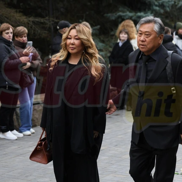 Анита Цой пришла вместе с мужем