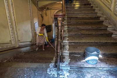 Как добиться чистоты в подъездах от управляющей компании