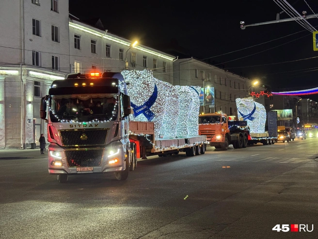 Машины тоже украсили | Источник: Юлия Король / 45.RU