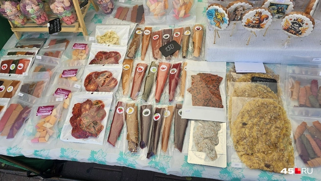 Фруктовая пастила и овощные чипсы | Источник: Дарья Никитченко / 45.RU