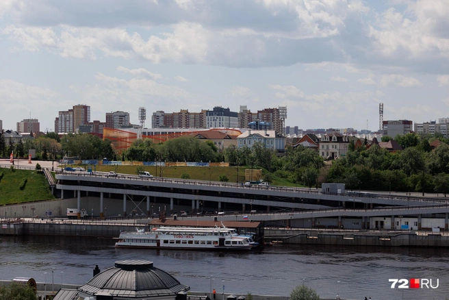 Помимо стадиона, в Городище находятся дорогие дома. Мы там тоже гуляли  | Источник: Ирина Шарова / 72.RU