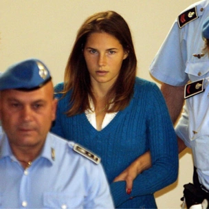 История Аманды Нокс: ее назвали убийцей соседки по комнате, а она написала книгу о том, как ее подставили