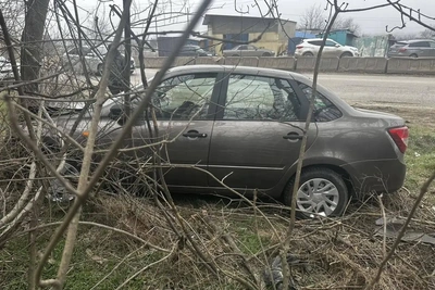 В Пятигорске водитель погиб, врезавшись в дерево