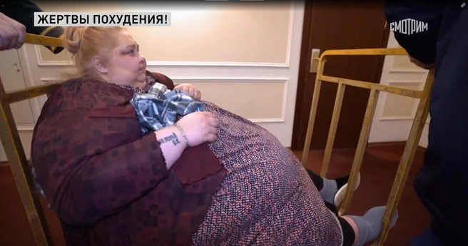 Ксения уже не могла проходить через дверные проемы | Источник: кадр из программы «Прямой эфир» на телеканале «Россия 1»