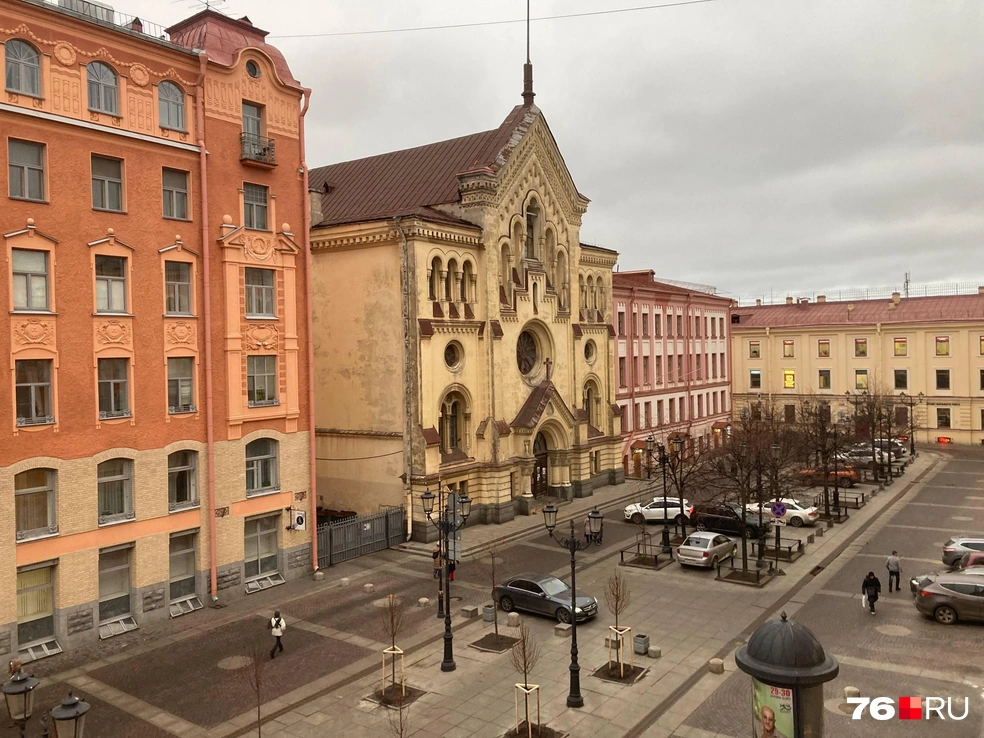 Даже новогодних украшений пока не видно | Источник: читатель 76.RU Денис