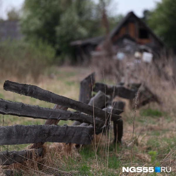 Забор совсем разрушился | Источник: Евгений Софийчук / NGS55.RU