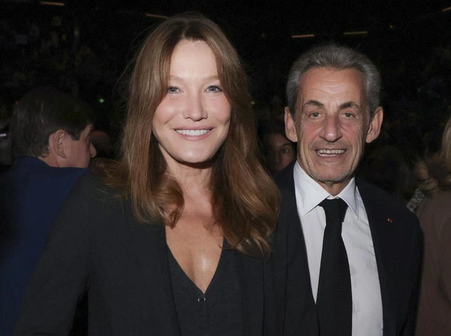 Карла Бруни проводила Николя Саркози в тюрьму под аплодисменты толпы