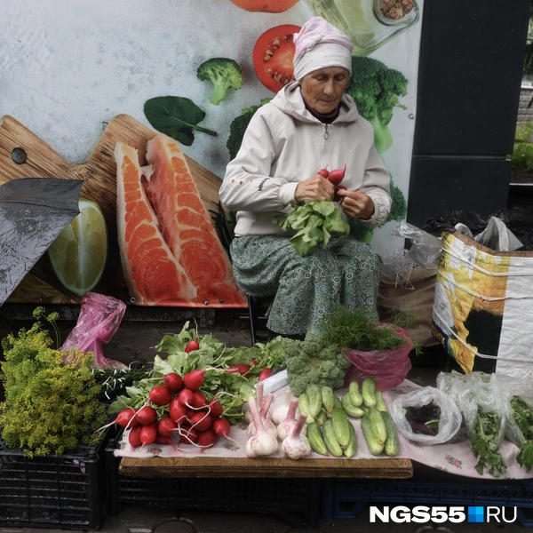 Дождь&nbsp;— не помеха для торговли | Источник: Евгений Софийчук / NGS55.RU