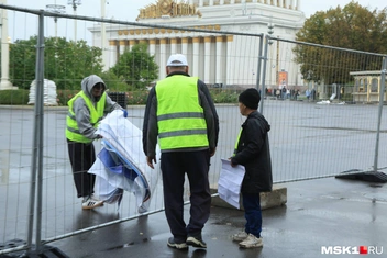 Рабочим нужно успеть доделать до 19 ноября | Источник: Дмитрий Толстошеев / MSK1.RU