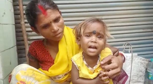 «Девочка-паук» из Индии больше не может жить с 8 конечностями и умоляет об операции