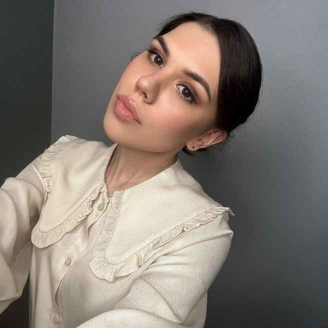 Анаида получила образование и работает в администрации района Перми. Девушка старается жить полноценной жизнью | Источник: личный архив Анаиды Михайловой