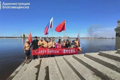 Россияне и китайцы проплыли по Амуру в честь 9 Мая