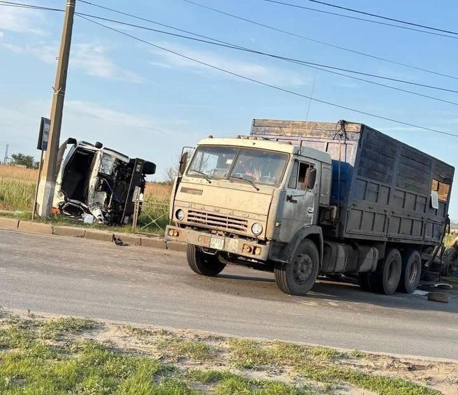 По предварительным данным полиции, виновником аварии стал водитель бензовоза | Источник: vlg_crime / T.me