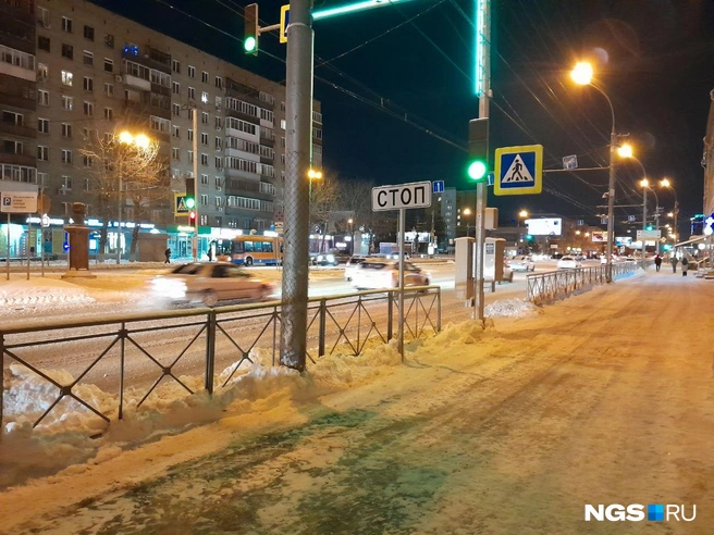 Светофор находится рядом с метро «Красный проспект» | Источник: читатель НГС